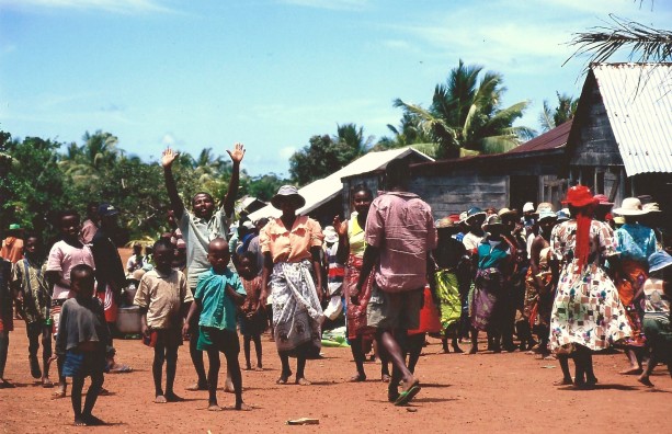 Retournement des morts, Ampanavoana, Cap Masoala, Madagascar (octobre 2006)